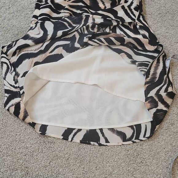 Anthropologie Graphic Print Mini Wrap Dress Size 0 - Picture 11 of 12